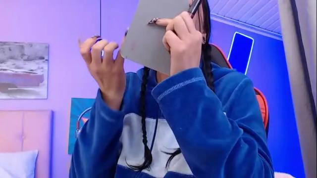 Image 7 of kiki_cams Stream on Chaturbate on 3 months ago