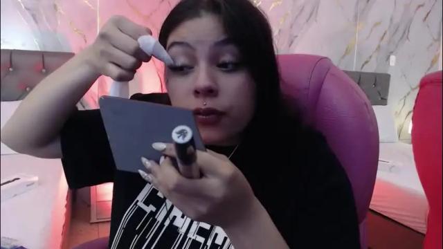 Image 11 of kiki_cams Stream on Chaturbate on 2 months ago