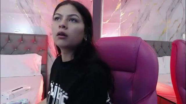 Image 3 of kiki_cams Stream on Chaturbate on 2 months ago