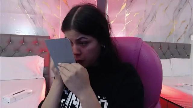 Image 4 of kiki_cams Stream on Chaturbate on 2 months ago