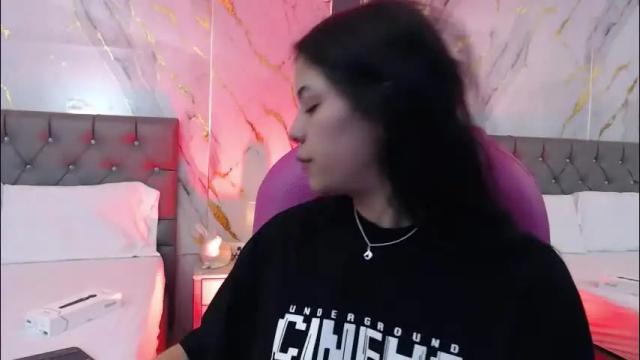 Image 7 of kiki_cams Stream on Chaturbate on 2 months ago