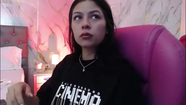 Image 8 of kiki_cams Stream on Chaturbate on 2 months ago
