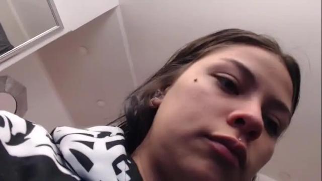 Image 2 of kiki_cams Stream on Chaturbate on 2 months ago