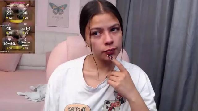 Image 4 of kiki_cams Stream on Chaturbate on 1 month ago