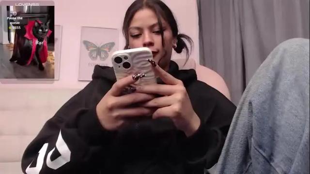 Image 3 of kiki_cams Stream on Chaturbate on 1 month ago