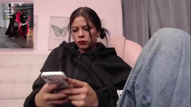 Image 6 of kiki_cams Stream on Chaturbate on 1 month ago