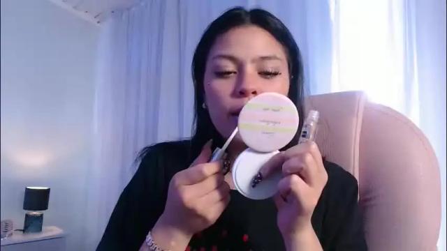 Image 11 of kiki_cams Stream on Chaturbate on 20 days ago