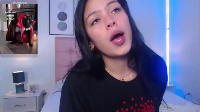 Image 2 of kiki_cams Stream on Chaturbate on 20 days ago