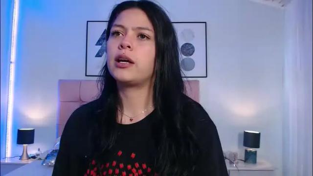 Image 3 of kiki_cams Stream on Chaturbate on 20 days ago
