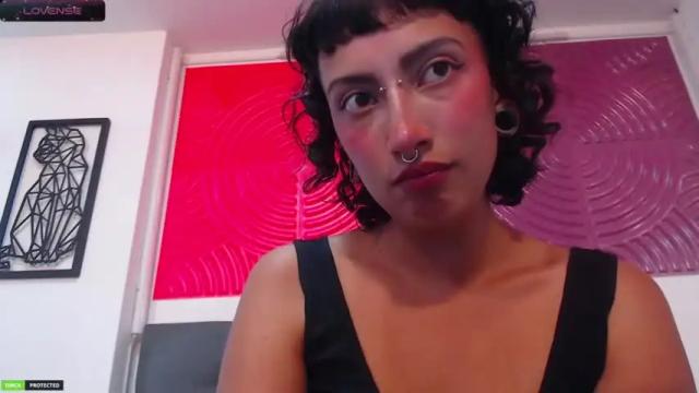 Image 12 of kiki_cyrus Stream on Chaturbate on 17 months ago
