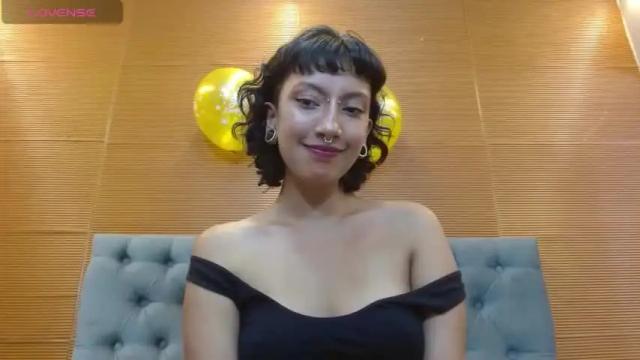 Image 3 of kiki_cyrus Stream on Chaturbate on 16 months ago