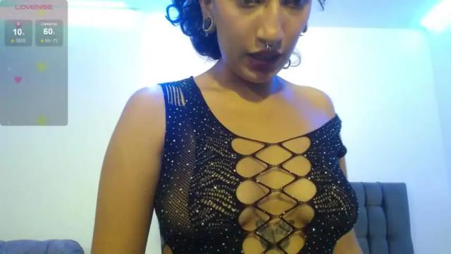 Image 7 of kiki_cyrus Stream on Chaturbate on 16 months ago