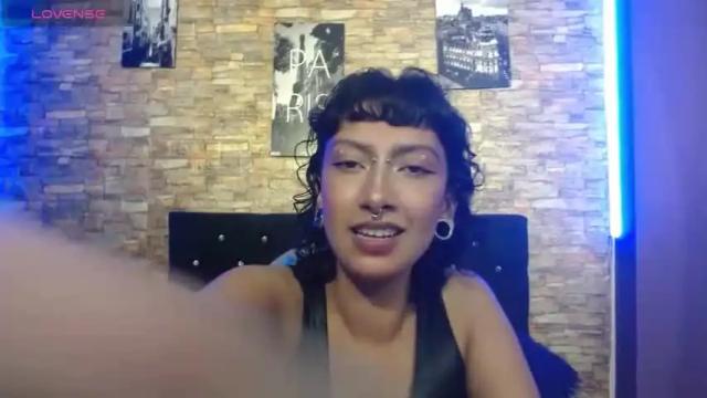 Image 2 of kiki_cyrus Stream on Chaturbate on 16 months ago