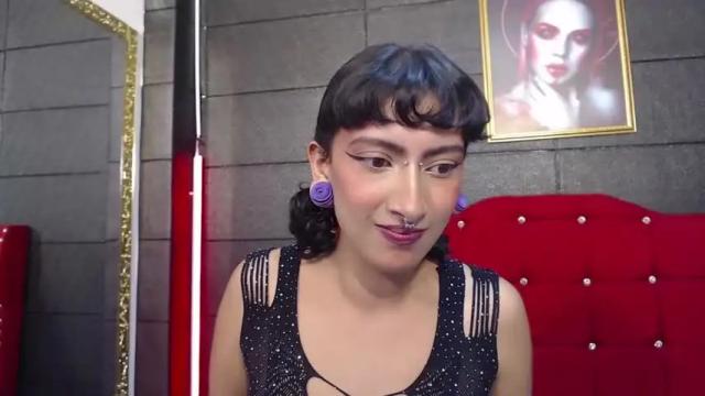 Image 3 of kiki_cyrus Stream on Chaturbate on 15 months ago