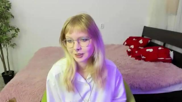 Image 7 of kiki_jester Stream on Chaturbate on 19 months ago