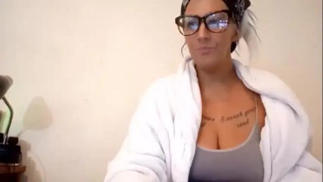 Image 2 of kikilove25 Stream on Chaturbate on 16 months ago
