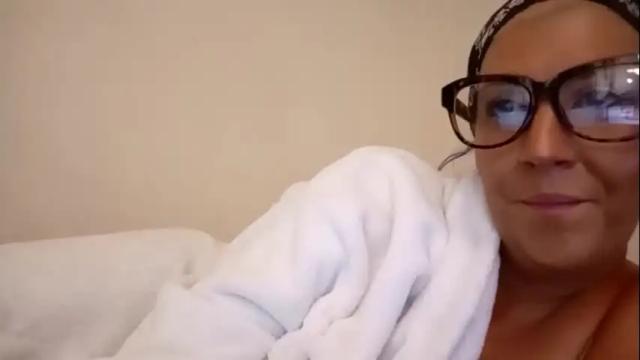 Image 3 of kikilove25 Stream on Chaturbate on 16 months ago
