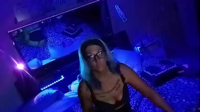 Image 4 of kikilovespartylights Stream on Chaturbate on 1 month ago