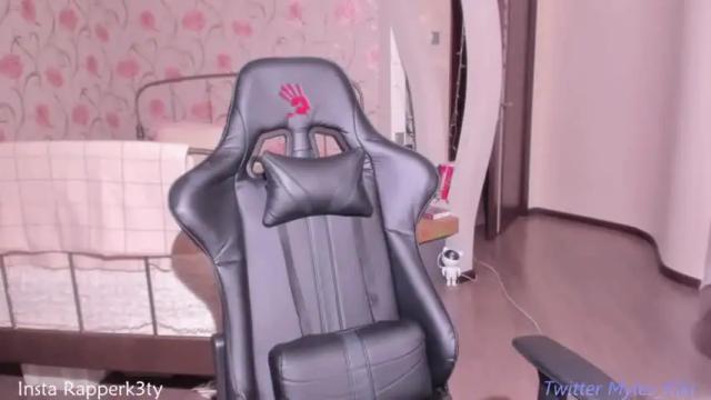 Image 7 of kikimyless Stream on Chaturbate on 16 months ago