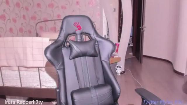 Image 8 of kikimyless Stream on Chaturbate on 16 months ago
