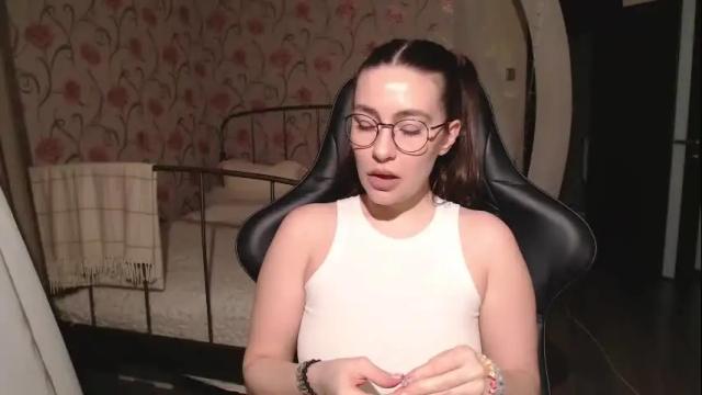 Image 4 of kikimyless Stream on Chaturbate on 24 days ago