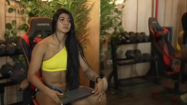Image 3 of kim_beckett Stream on Chaturbate on 8 days ago