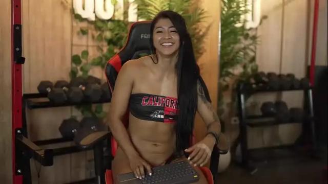 Image 7 of kim_beckett Stream on Chaturbate on 8 days ago