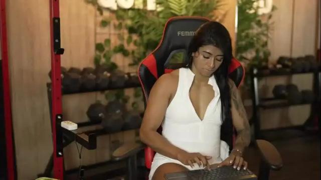 Image 2 of kim_beckett Stream on Chaturbate on 1 month ago