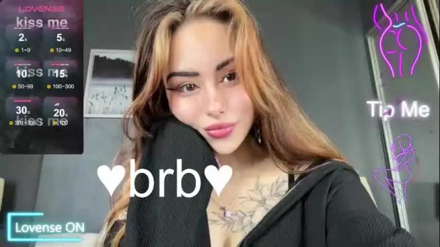 Image 2 of kim_brownie Stream on Chaturbate on 17 days ago