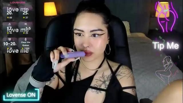 Image 2 of kim_brownie Stream on Chaturbate on 1 month ago
