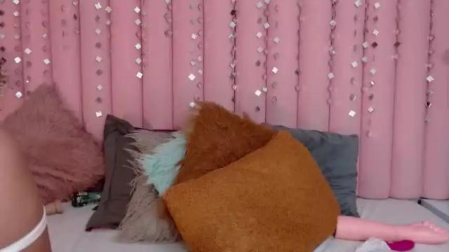 Image 3 of kim_diaz Stream on Chaturbate on 16 months ago