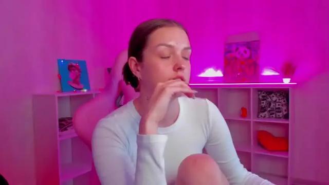 Image 2 of kim_goddes Stream on Chaturbate on 16 months ago