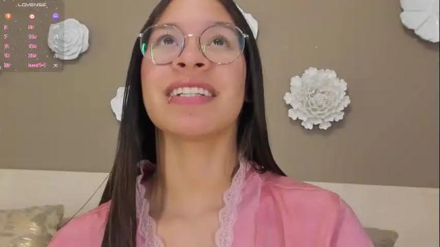 Image 2 of kim_hiltoon Stream on Chaturbate on 1 month ago