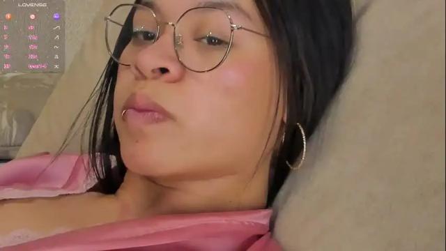 Image 10 of kim_hiltoon Stream on Chaturbate on 11 days ago