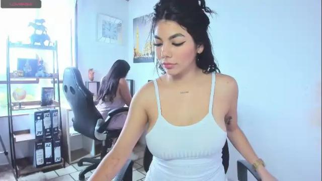 Image 2 of kim_romance Stream on Chaturbate on 4 months ago