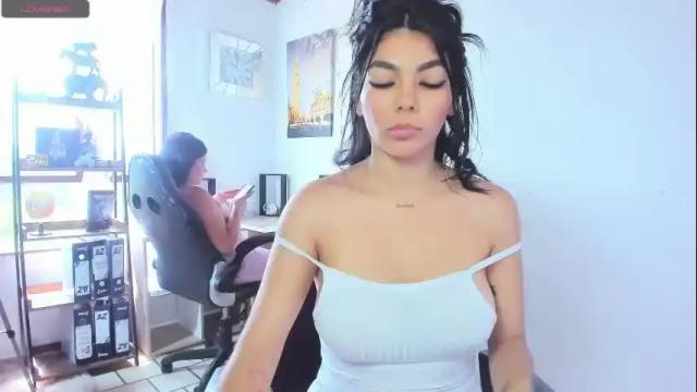 Image 8 of kim_romance Stream on Chaturbate on 4 months ago