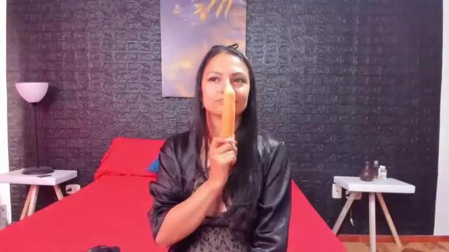 Image 10 of kimberkybee Stream on Chaturbate on 18 months ago