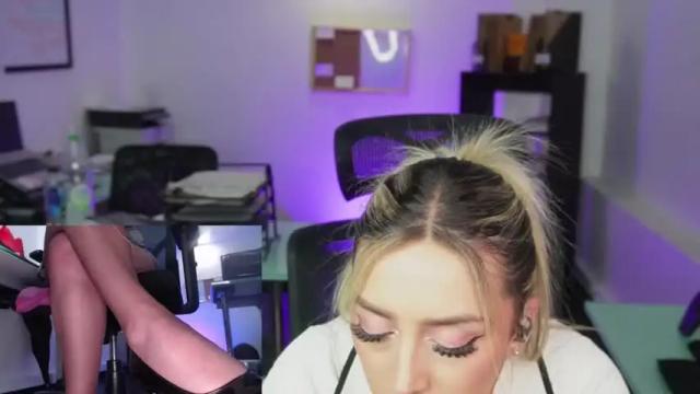 Image 12 of kimberly_clars Stream on Chaturbate on 12 months ago