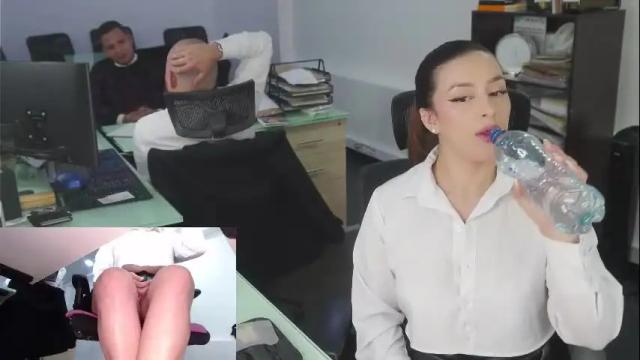 Image 7 of kimberly_clars Stream on Chaturbate on 2 months ago