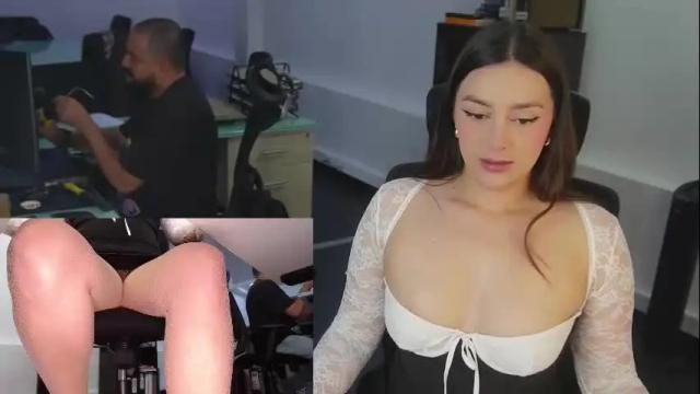 Image 4 of kimberly_clars Stream on Chaturbate on 4 months ago