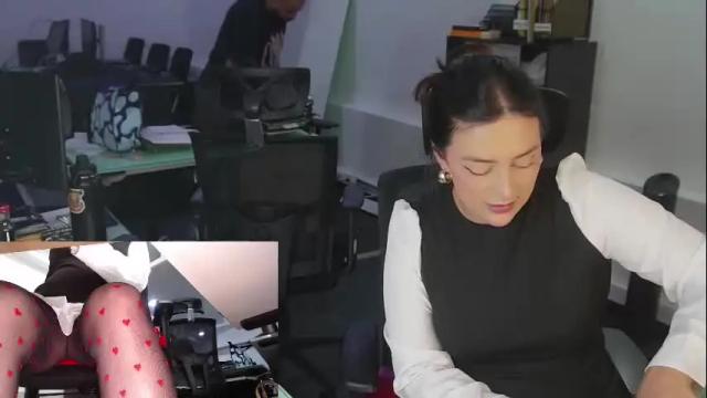Image 10 of kimberly_clars Stream on Chaturbate on 3 months ago