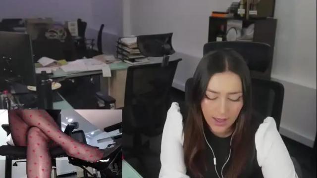 Image 4 of kimberly_clars Stream on Chaturbate on 3 months ago
