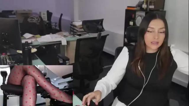 Image 8 of kimberly_clars Stream on Chaturbate on 3 months ago