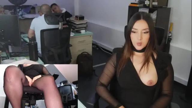 Image 3 of kimberly_clars Stream on Chaturbate on 3 months ago