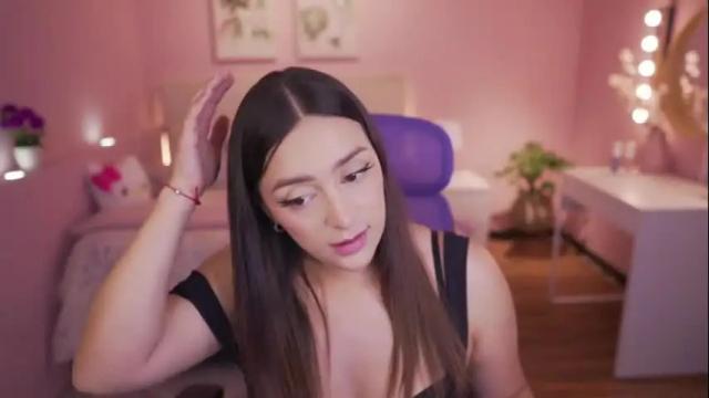 Image 12 of kimberly_clars Stream on Chaturbate on 23 days ago