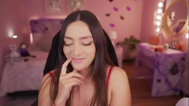 Image 10 of kimberly_clars Stream on Chaturbate on 22 days ago