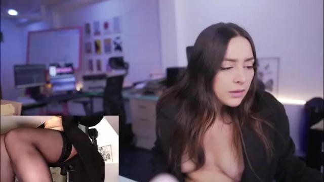 Image 11 of kimberly_clars Stream on Chaturbate on 3 days ago