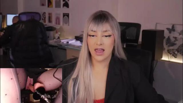 Image 3 of kimberly_clars Stream on Chaturbate on 1 month ago