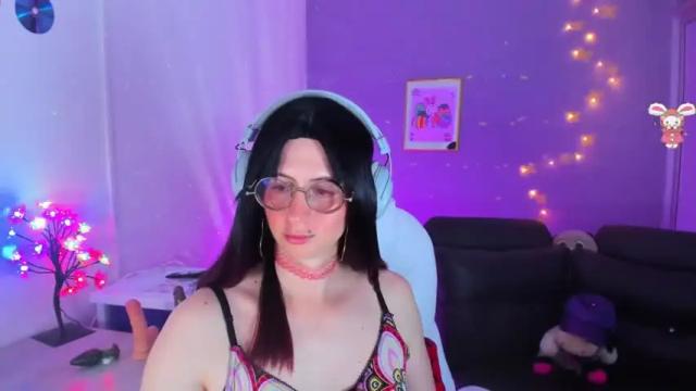 Image 3 of kimberly_thonson Stream on Chaturbate on 12 months ago
