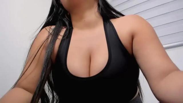 Image 12 of kimberlybenz Stream on Chaturbate on 18 months ago